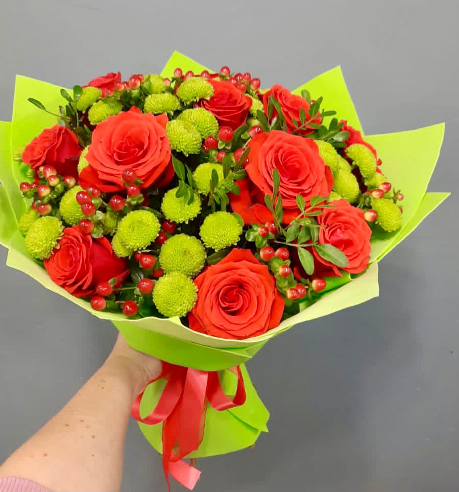 Букет цветов из: Хризантемы и Розы в Довольном