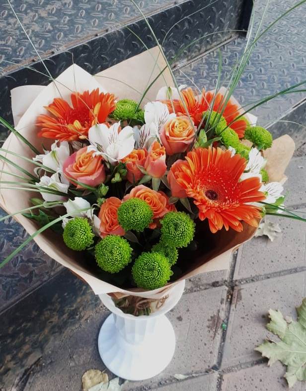 Букет цветов из: Герберы, Хризантемы, Альстромерии и Розы в Довольном
