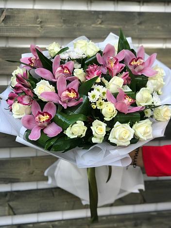 Букет цветов из: Розы и Хризантемы в Довольном