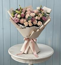 Букет цветов из:  Розы и Лизиантусы в Довольном