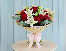 Букет цветов из:  Лилии и Розы в Довольном