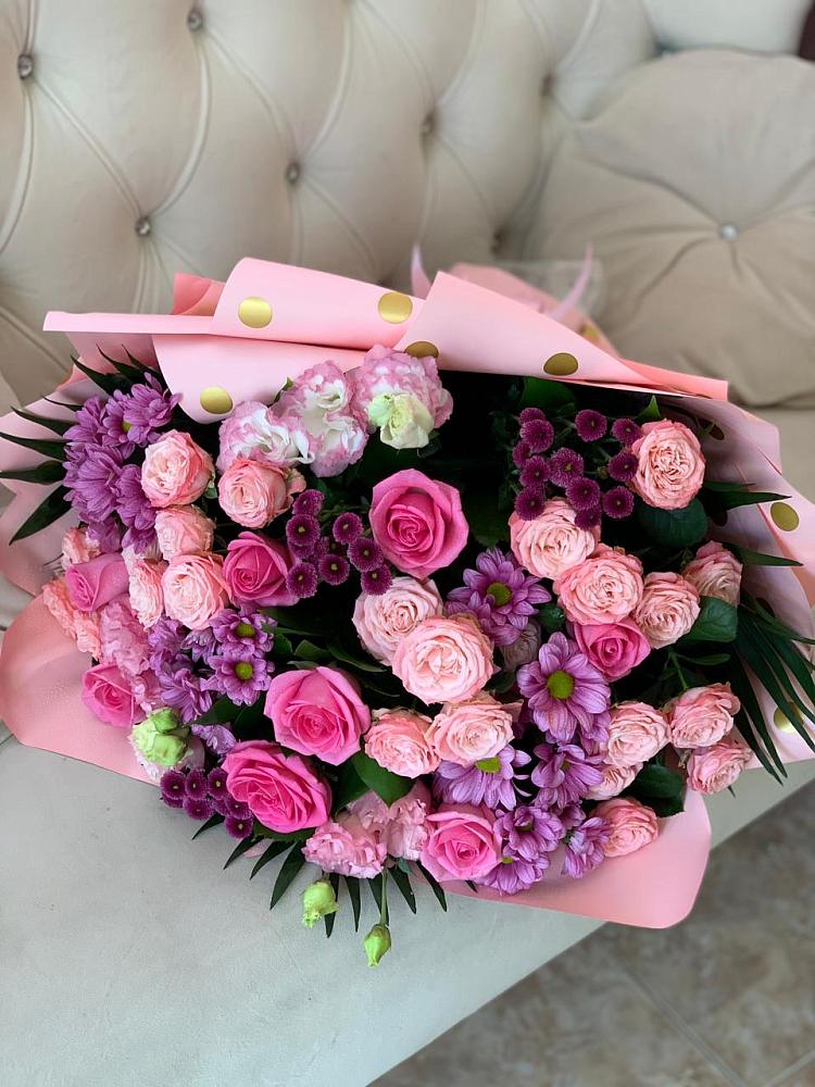 Букет цветов из: Хризантемы, Розы и Лизиантусы в Довольном