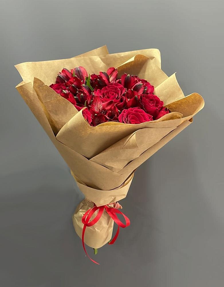 Букет цветов из: Альстромерии и Розы в Довольном