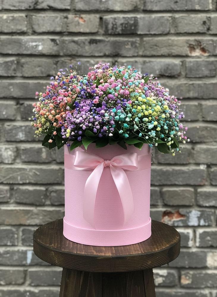 Цветочная композиция из Гипсофила и Розы в шляпной коробке в Довольном