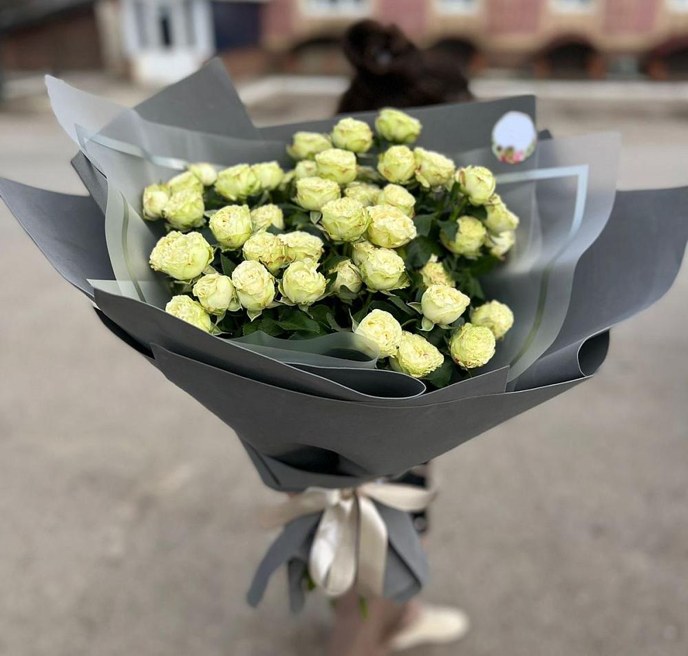 Белые кустовые розы Солинеро в Довольном Букет Белые кустовые розы Солинеро в Довольном
