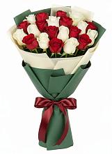 Букет Микс из красных и белых роз #REPLACE_PRED# Довольном