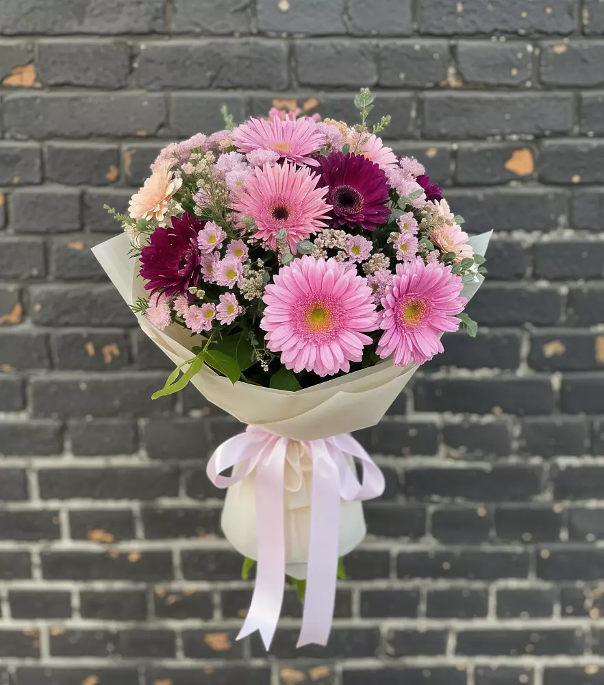 Букет цветов из: Герберы и Хризантемы в Довольном