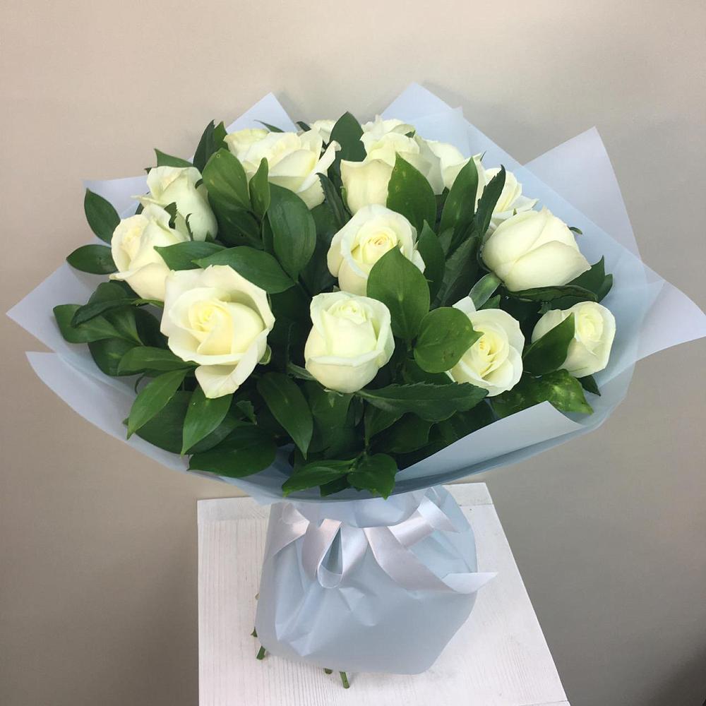Букет 15 Белых роз Проуд в Довольном