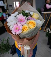 Букет цветов из:  Герберы, Розы и Хризантемы в Довольном