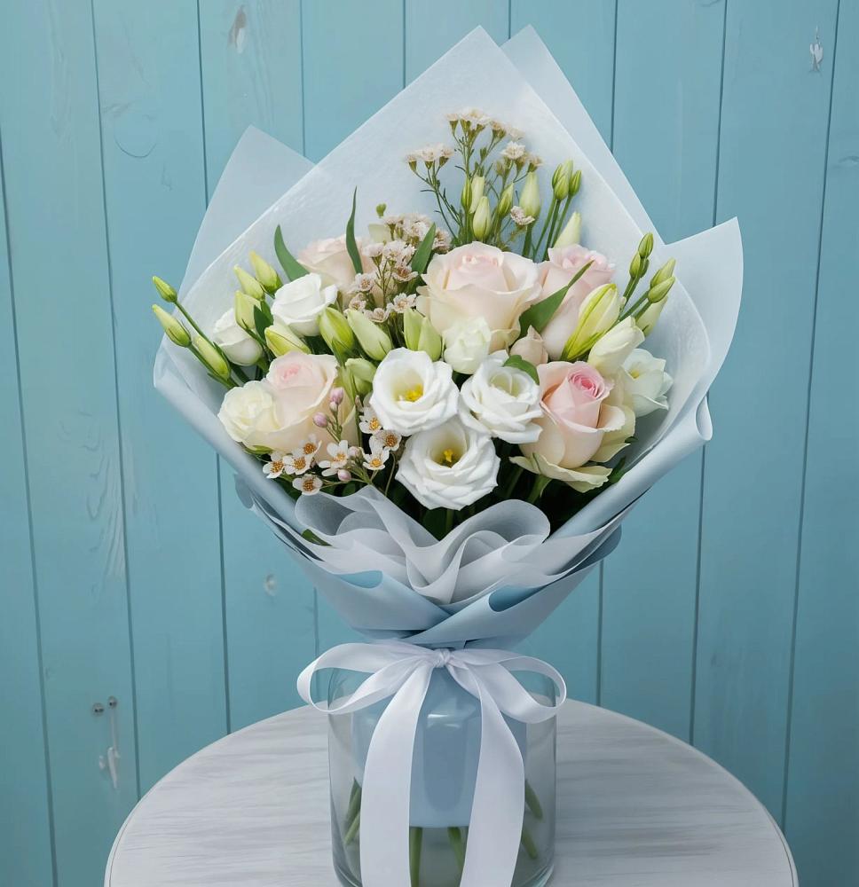 Букет цветов из: Розы и Лизиантусы в Довольном