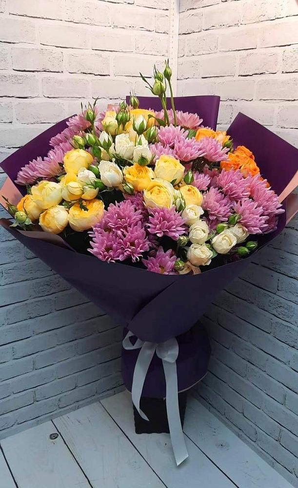 Букет цветов из: Хризантемы и Розы в Довольном