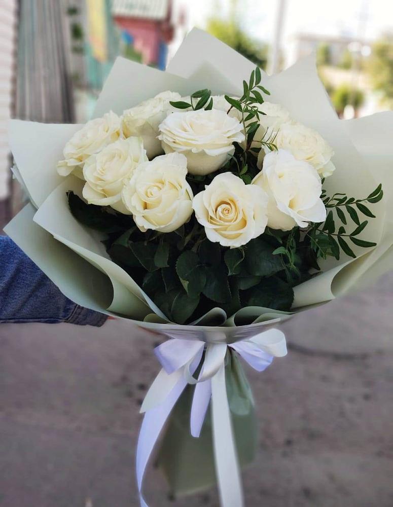 Букет Белые розы Проуд в Довольном