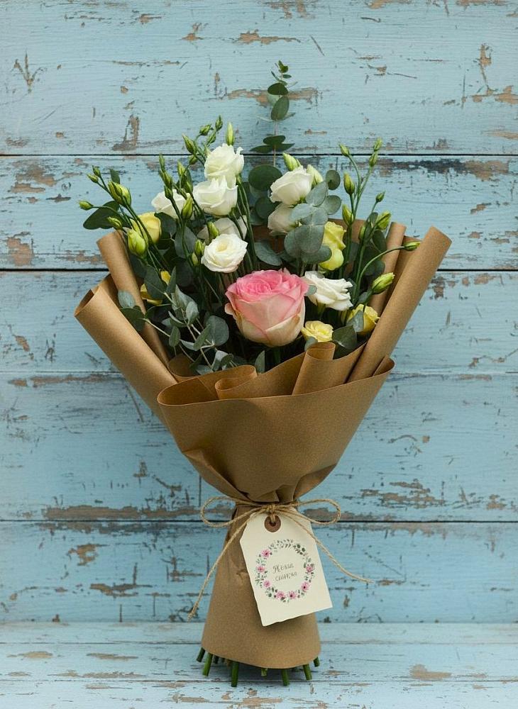 Букет цветов из: Розы и Лизиантусы в Довольном