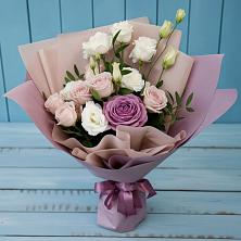 Букет цветов из:  Розы и Лизиантусы в Довольном