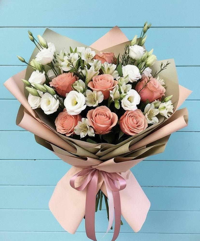 Букет цветов из: Розы, Альстромерии и Лизиантусы в Довольном