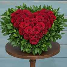 Цветочная композиция из Розы в виде сердца #REPLACE_PRED# Довольном