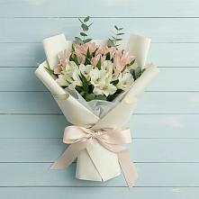 Букет цветов из:  Альстромерии в Довольном