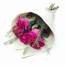 Букет цветов из:  Розы в Довольном