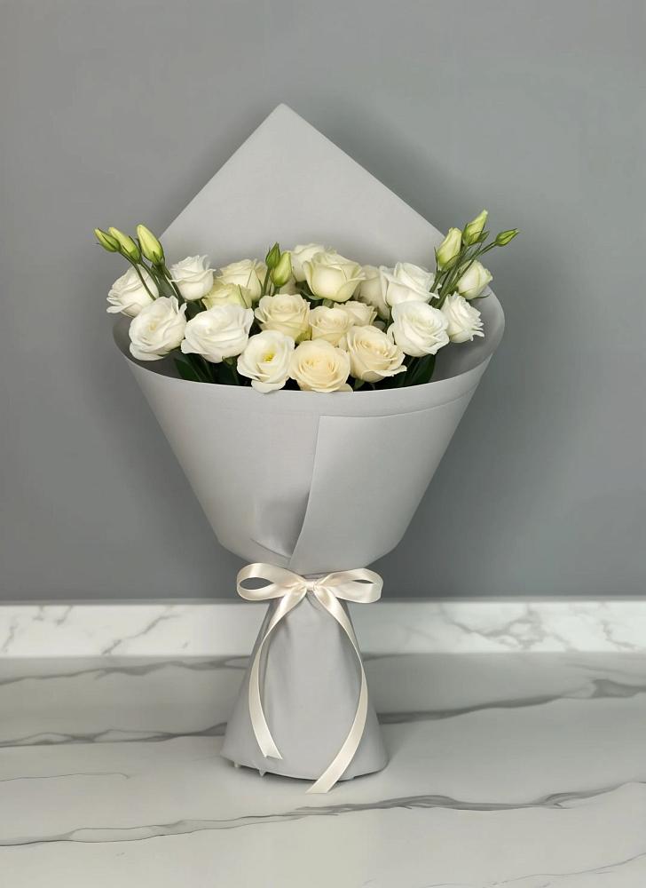 Букет цветов из: Розы и Лизиантусы в Довольном