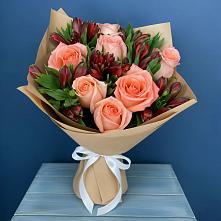 Букет цветов из:  Розы и Альстромерии в Довольном