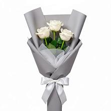 Букет 3 белые розы в Довольном