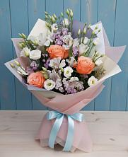 Букет цветов из:  Лизиантусы, Розы, Альстромерии и Гипсофила в Довольном