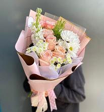 Букет цветов из:  Хризантемы и Розы в Довольном