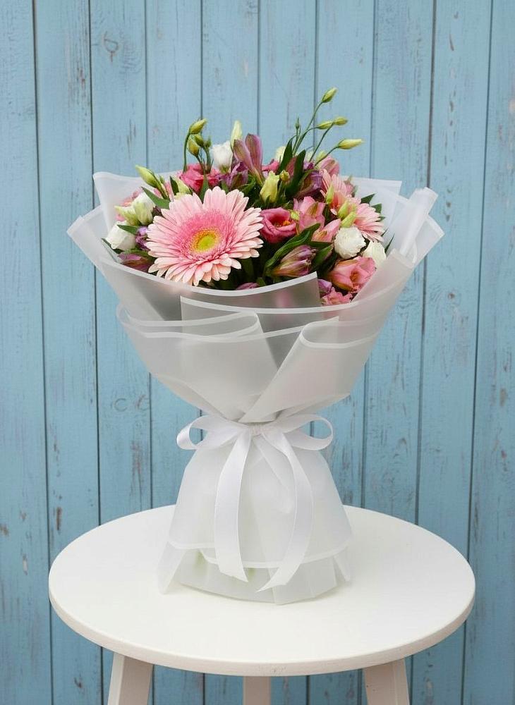 Букет цветов из: Герберы, Альстромерии и Лизиантусы в Довольном