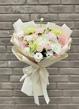 Букет цветов из:  Гвоздики, Розы, Лизиантусы и Хризантемы #REPLACE_PRED# Довольном