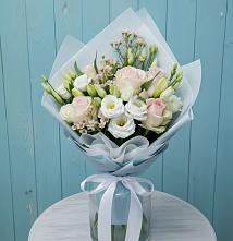 Букет цветов из:  Розы и Лизиантусы в Довольном