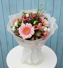 Букет цветов из:  Герберы, Альстромерии и Лизиантусы в Довольном