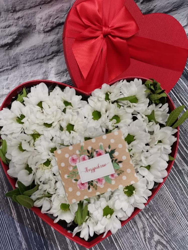 Цветочная композиция из Хризантемы в виде сердца в Довольном