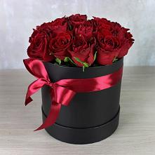 Цветочная композиция из Розы в шляпной коробке в Довольном