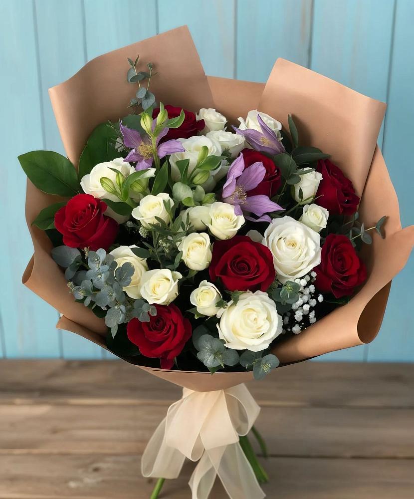 Букет цветов из: Розы и Альстромерии в Довольном
