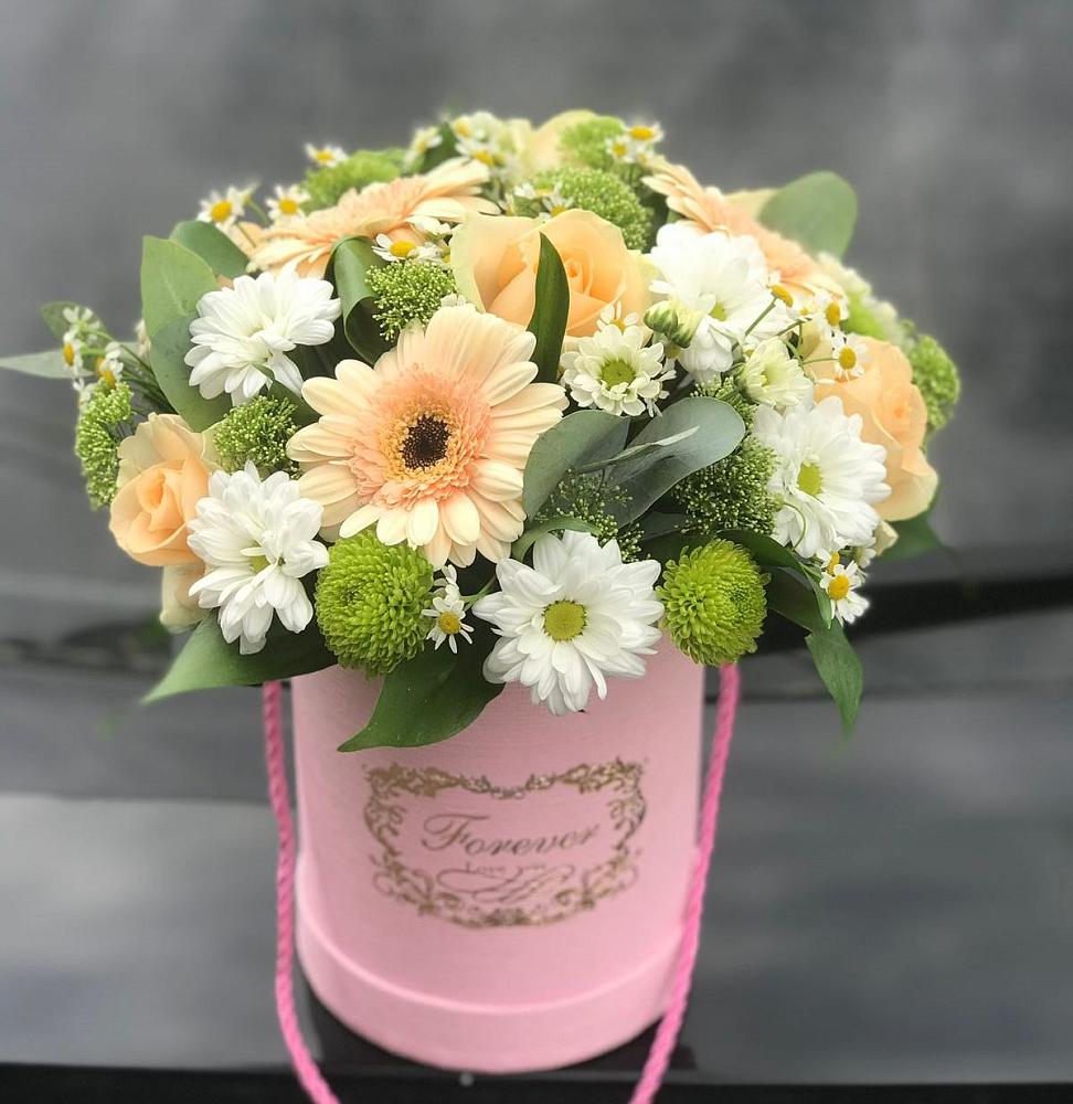 Цветочная композиция из Розы, Герберы и Хризантемы в шляпной коробке в Довольном