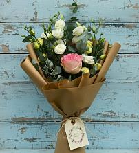 Букет цветов из:  Розы и Лизиантусы #REPLACE_PRED# Довольном