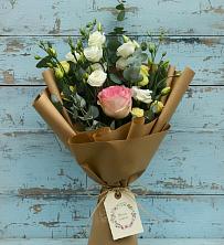 Букет цветов из:  Розы и Лизиантусы в Довольном