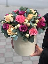 Цветочная композиция из Розы в шляпной коробке в Довольном