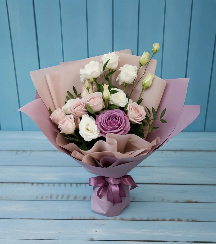 Букет цветов из: Розы и Лизиантусы в Довольном